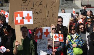 Slovenski posojilojemalci v frankih s tožbami nad banke