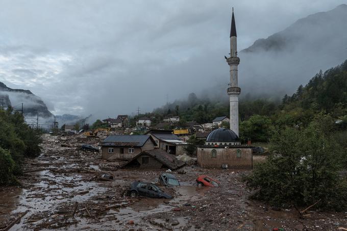 Donjo Jablanico so nedavno opustošile katastrofalne poplave.  | Foto: Reuters