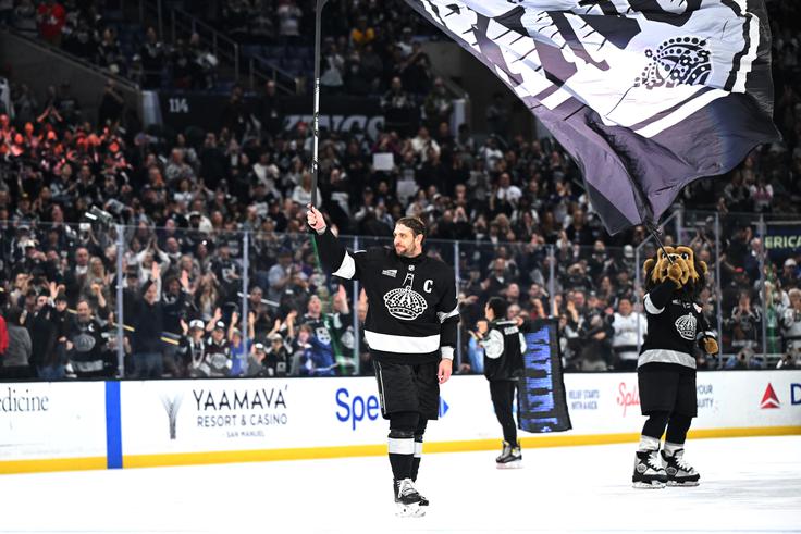 Anže Kopitar je pozdravil navijače. | Foto: Reuters