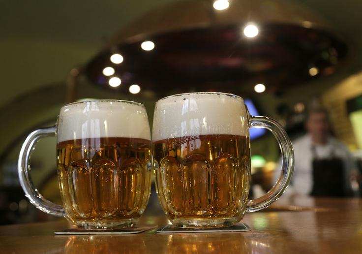 Dobro se spominja, kako poceni je bilo na Češkem pivo še pred dvema desetletjema. | Foto: Guliverimage