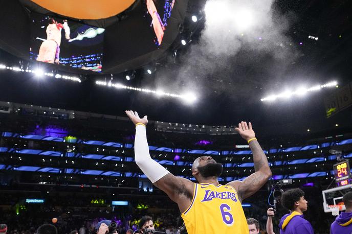 Los Angeles Lakers LeBron James | Ni pričakovati, da se bo LeBron James kmalu odločil. | Foto Reuters