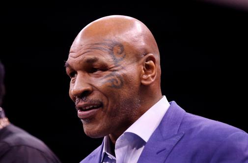 Boksarski legendi se vračata! Tyson in Mayweather prihodnje leto v ring.