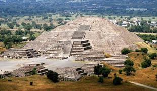 Teotihuacan s Sončevo in Lunino piramido