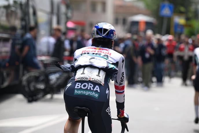 Primož Roglič | Primož Roglič pravi, da po dveh padcih v predhodnih etapah počasi spet deluje malo boljše. | Foto Guliverimage