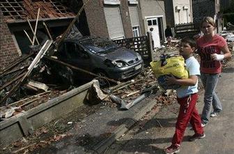 Tornado v Franciji uničil več kot 700 domov