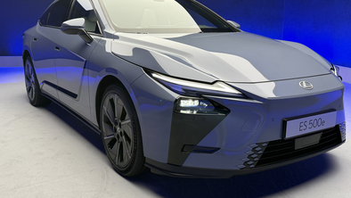 Lexus ES: prvič v japonski prestižni limuzini, ki je zdaj bistveno drugačna #video