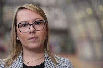 Ministrica za kmetijstvo: Znižanje DDV za osnovna živila za zdaj le pobuda