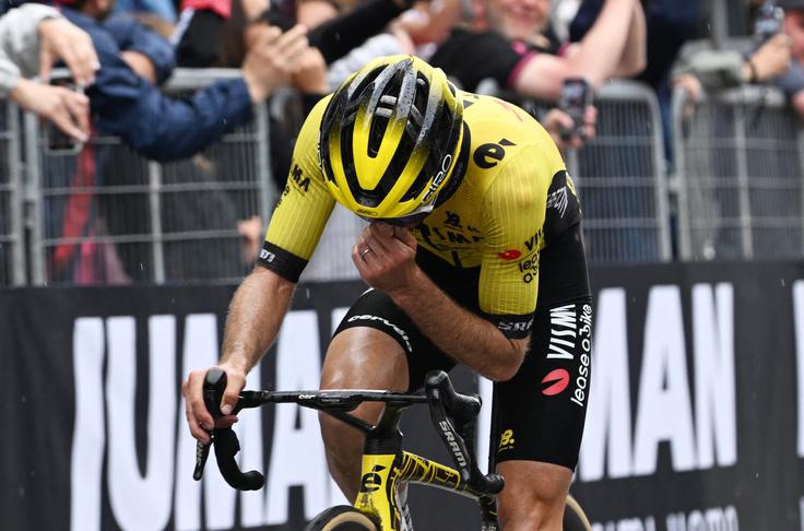 Leta 2018 je na Finestru izgubil Giro, letos ga je na tem mitskem klancu dobil. | Foto: Reuters