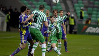 Razburljiv derbi: strelec in vratar Fajić prinesel remi