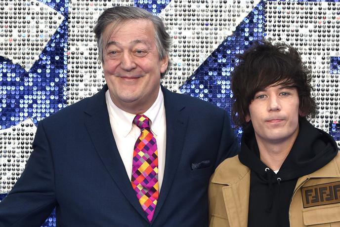 Stephen Fry o 30 let mlajšem možu: Zgodaj večerjava, pogledava kviz in greva spat