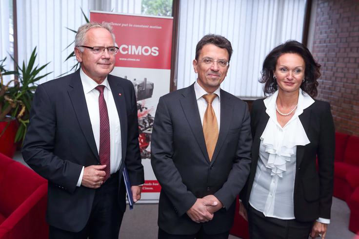 Sredi oktobra je vodstvo DUTB svečano podpisalo pogodbo o prodaji Cimosa. Takrat so bili prepričani, da je Cimos rešen, a danes kaže, da še zdaleč ni bilo tako. | Foto: Tomaž Primožič/FPA