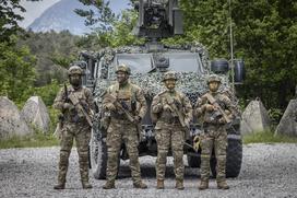 Slovenska vojska, predstavitev kontingenta pred odhodom na misijo na Baltik. Poček.