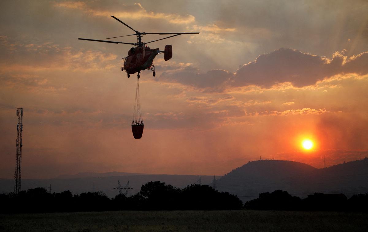 požar črna gora | Letala in helikopterji po navedbah vlade delujejo s polno zmogljivostjo, vendar vsem potrebam ne morejo zadostiti. Pri gašenju pomaga tudi vojska. | Foto Reuters