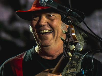 Kanadski rock poet Neil Young dopolnil 80 let