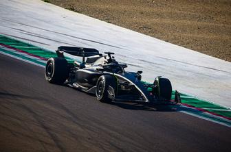 Kdo je v Imoli dirkal s črnim ferrarijem