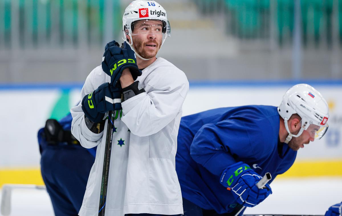 slovenska hokejska reprezentanca | Slovenska hokejska reprezentanca je v ponedeljek prispela v Uppsalo, kjer bo ob 17.40 odigrala zadnjo pripravljalno tekmo na svetovno prvenstvo, ki ga bo v soboto zgodaj popoldne začela v Stockholmu. | Foto Aleš Fevžer