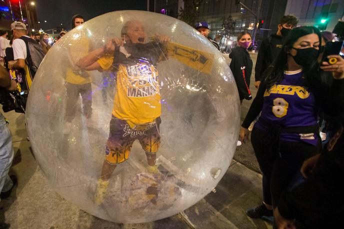 LA lakers navijači | Ligo NBA v stresni sezoni 2019/20 so osvojili košarkarji Los Angeles Lakers. | Foto Reuters