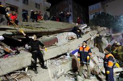 V zrušitvi večnadstropne stavbe v Istanbulu mrtvi in ranjeni #foto