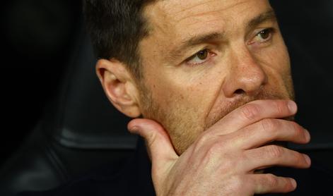 Xabiju Alonsu se trese stolček, nov spodrsljaj bi bil lahko že usoden