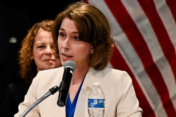 Demokratinja Susan Crawford v ZDA dobila odmevne volitve za vrhovno sodišče v Wisconsinu
