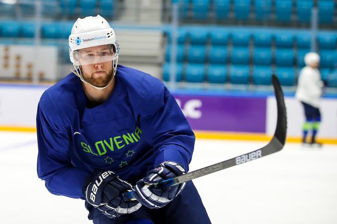 slovenska hokejska reprezentanca SP 2019 Nursultan Robert Sabolič | Robert Sabolič je na sredini tekmi svojemu moštvu z zadetkom in podajo pomagal do zmage nad Bansko Bystrico. Kljub zmagi so Švicarji ostali brez napredovanja. | Foto Matic Klanšek Velej/Sportida