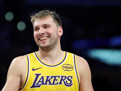 Dončić po veličastni predstavi nasmejal Jamesa in Redicka