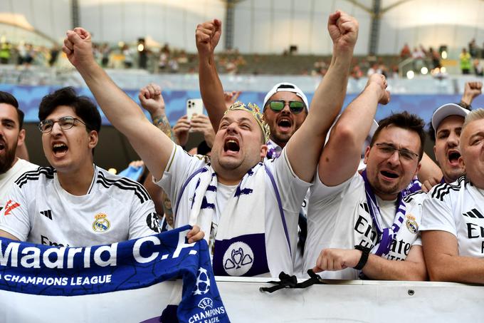 Navijači madridskega Reala komaj čakajo na prvi nastop Kyliana Mbappeja. | Foto: Reuters