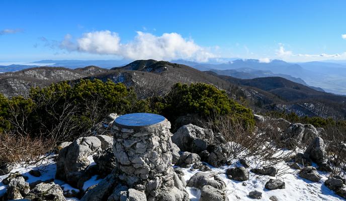 Golaki, trije vrhovi in dve koči na razgledni krožni turi #video