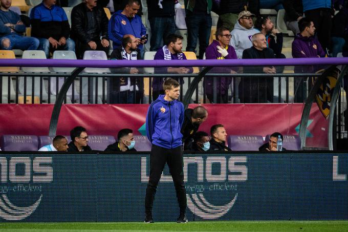 Simon Rožman je v soboto prvič vodil večerno tekmo Maribora pred navijači v Ljudskem vrtu. | Foto: Blaž Weindorfer/Sportida