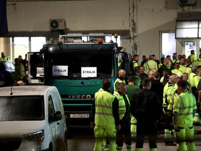Stavka ohromila Zagreb: ustavili se avtobusi in tramvaji, težave tudi z odvozom odpadkov #foto