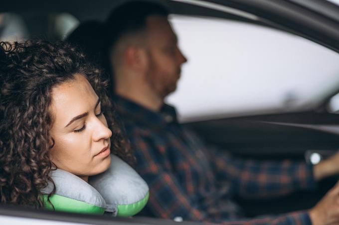 Če spimo manj kot 5 ur na noč, se kar za 4,5-krat poveča verjetnost za udeležbo v prometni nesreči. Če ste zaspani, naj torej vozi nekdo drug. | Foto: Shutterstock
