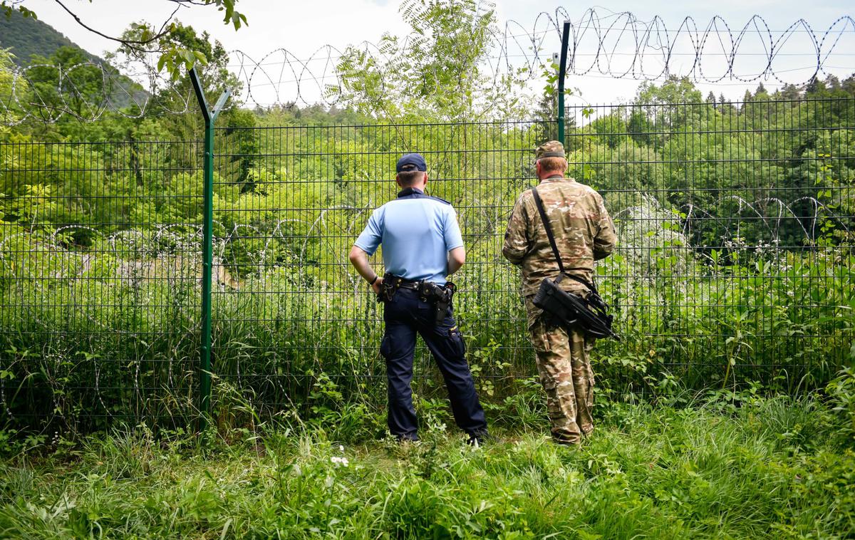 mešane patrulje policije in vojske | Prisotnost mešanih patrulj na terenu bo skladna z veljavnim načrtom o sodelovanju med slovensko vojsko in policijo. Enak ukrep je bil sprejet leta 2015 ob migrantskem valu. | Foto STA