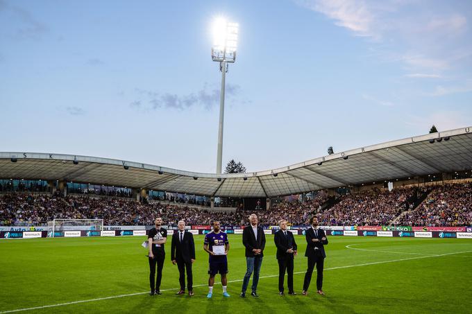 Polne tribune Ljudskega vrta ob poslovilni tekmi Marcosa Tavaresa leta 2022 | Foto: Blaž Weindorfer/Sportida