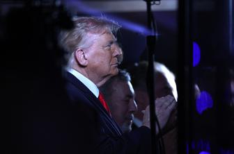 Trump v finalu lige NBA izžvižgan: je med tekmo tudi zaspal? #video