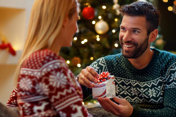 Praznična darila do 15, 30 in 50 € – tu so ideje za vsak žep