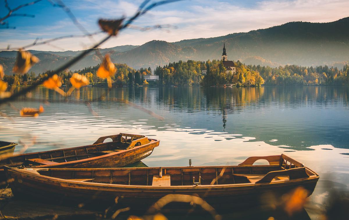 Bled_jesen | V Sloveniji se oktobra ohladi, vendar je to spektakularen čas za opazovanje Blejskega jezera v čudovitih jesenskih barvah.