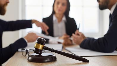 15 let po smrti strica odkrita nova oporoka - kdo zdaj deduje?