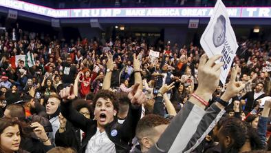 Trumpovo zborovanje v Chicagu preprečili protestniki (video)
