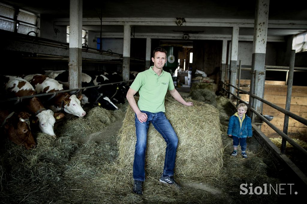 Kmetija Odems Predoslje Gregor Ovsenik seneno mleko