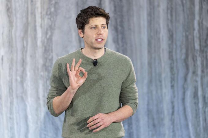 Sam Altman se je na radarju svetovne javnosti pojavil ob koncu leta 2022, ko je podjetje OpenAI izdalo umetnointeligenčni pomočnik ChatGPT. Lani se je moral za kratek čas sicer celo posloviti od podjetja, ki ga je soustanovil leta 2015, saj ga je upravni odbor nepričakovano odpustil, kar je v podjetju in širše sprožilo veliko razburjenje. Njegova odsotnost je sicer trajala le teden dni.  | Foto: Guliverimage