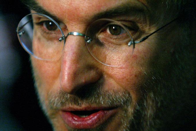 Po dolgoletni bitki z rakom trebušne slinavke je bila zadnja stvar, ki jo je Steve Jobs svoji družini povedal na smrtni postelji: "Vau. Vau. Vau." Nato je izgubil zavest in nekaj ur pozneje umrl. To je za časopis The New York Times po Jobsovi smrti razkrila njegova (biološka) sestra Mona Simpson. | Foto: Reuters