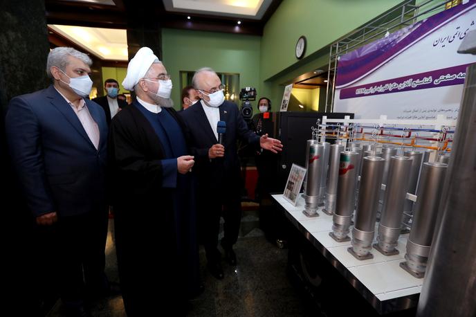 iran | Iranski predsednik Hassan Rouhani med pregledom jedrskih zmogljivosti islamske države aprila letos. | Foto Reuters