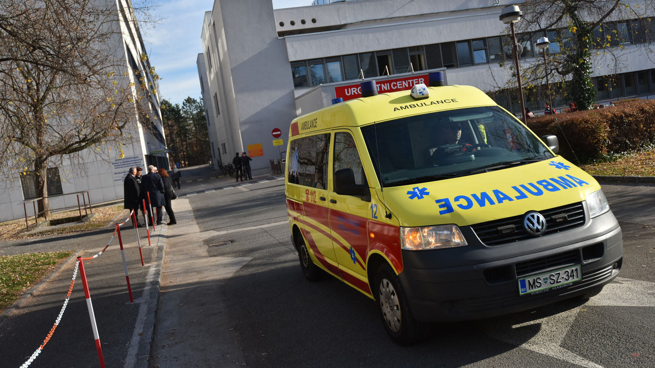 Počilo v središču Maribora: poškodovane štiri osebe, med njimi tudi otrok