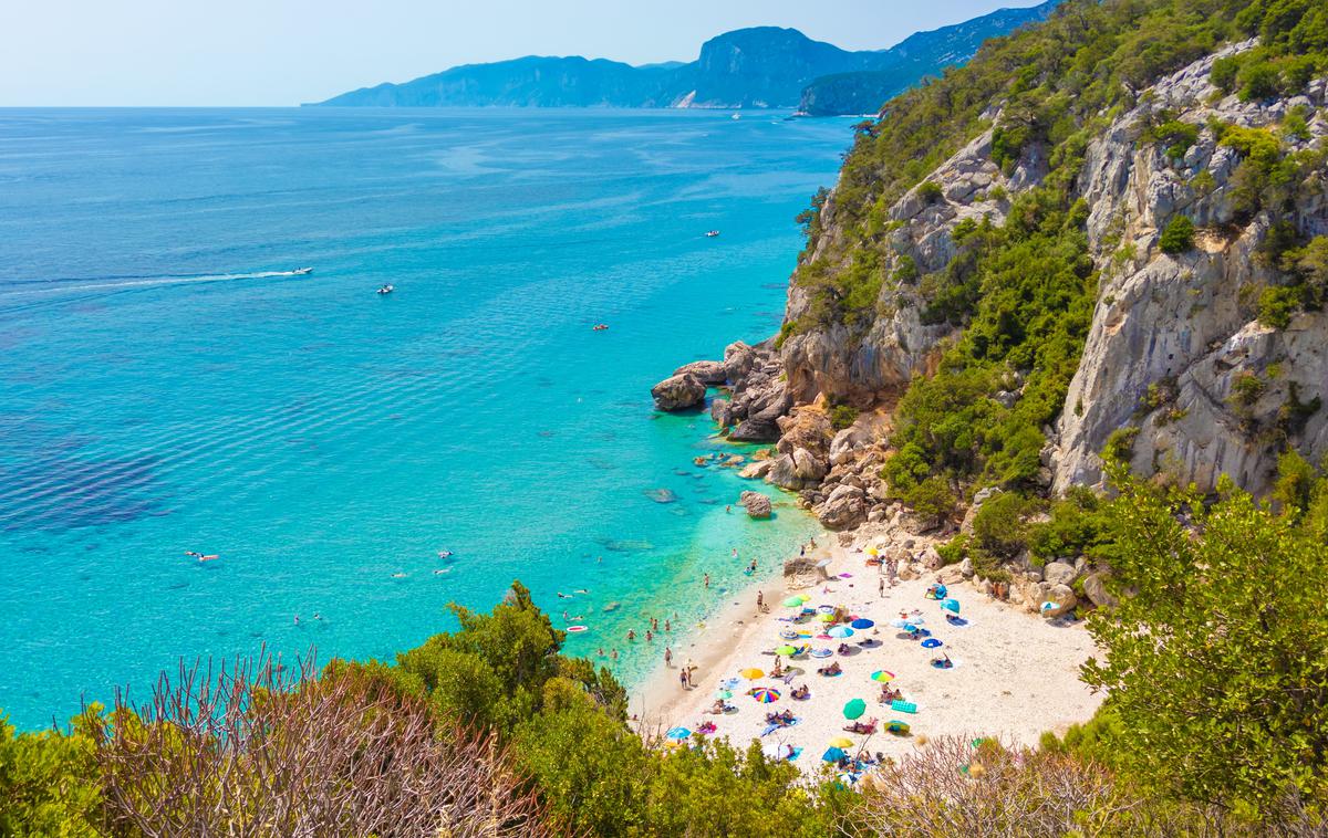 Sardinija | Tragedija se je zgodila na znani plaži Piscine di Venere na vzhodni obali Sardinije. | Foto Shutterstock