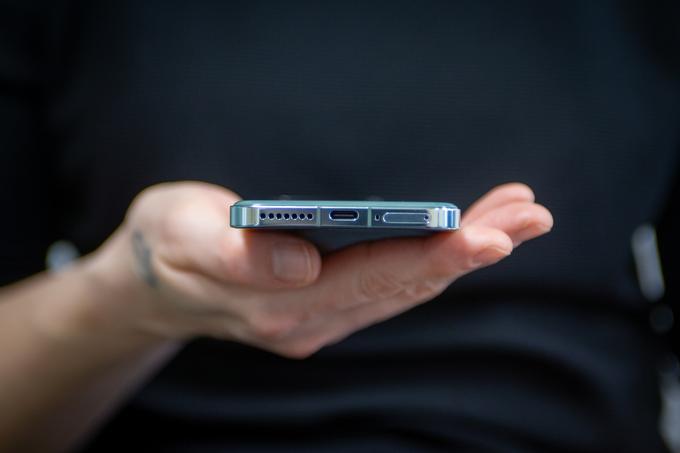 Spodnja stran pametnega telefona Xiaomi 14 | Foto: Gaja Hanuna