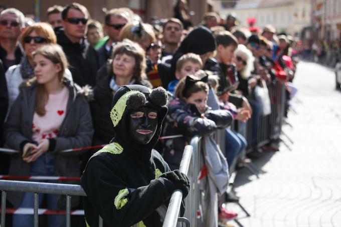 Z obiskom povorke in letošnjega Kurentovanja na sploh je zelo zadovoljna tudi direktorica Zavoda za turizem Ptuj Katja Gönc, ki je dejala, da odziv ljudi presega njihova že sicer visoka pričakovanja. Obiskovalci iz Slovenije in tujine so si po njenih besedah lahko ogledali skoraj 2500 etnografskih in karnevalskih mask, kar kaže na to, da je vredno priti na Ptuj, kjer se odvijajo izjemne zgodbe. | Foto: STA ,