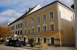 Avstrija mora nekdanji lastnici Hitlerjeve hiše plačati še 1,5 milijona evrov