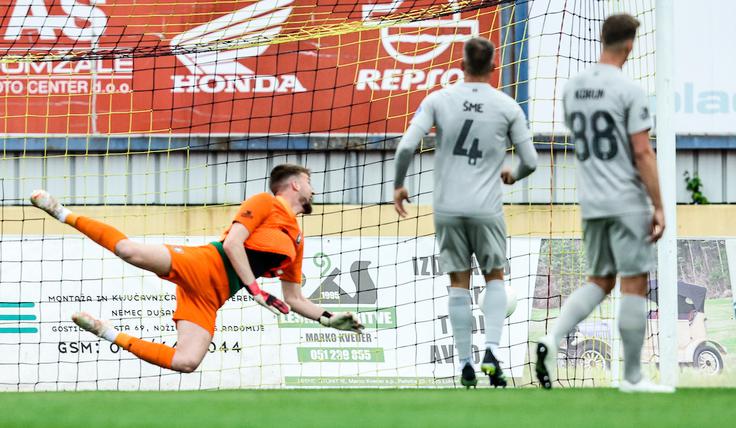Žiga Frelih je na zadnjem gostovanju v Domžalah prejel dva zadetka. | Foto: Vid Ponikvar/Sportida