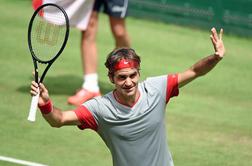 Federer brez boja v polfinale Halleja, napredovala tudi Ivanovićeva