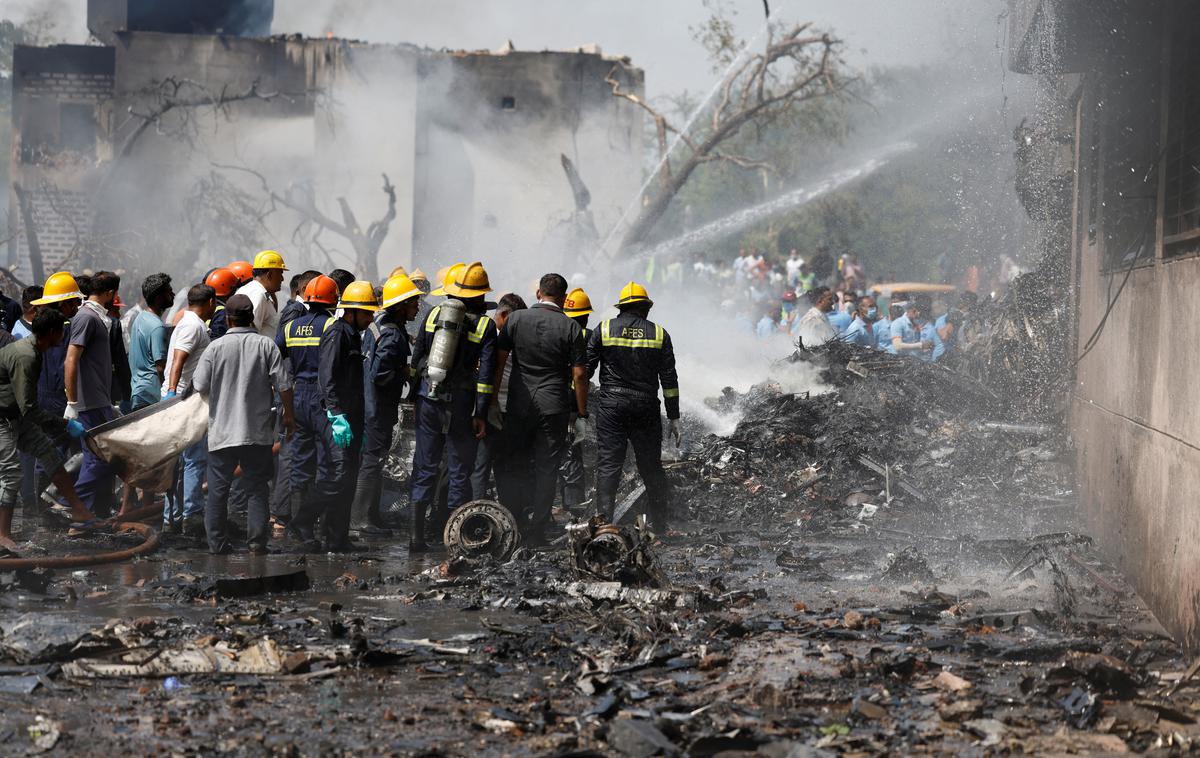 Letalska nesreča v Indiji | Reševalci so pod ruševinami zagledali 39-letnega Višvaša Kumarja Rameša. | Foto Reuters
